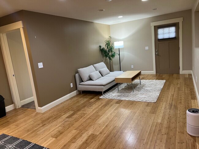 Foto del edificio - 280 2nd Ave NE