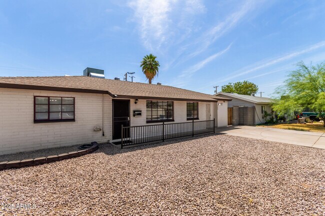 Building Photo - 5635 N 35th Dr