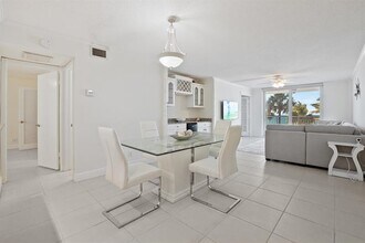 Building Photo - 1051 Hillsboro Mile