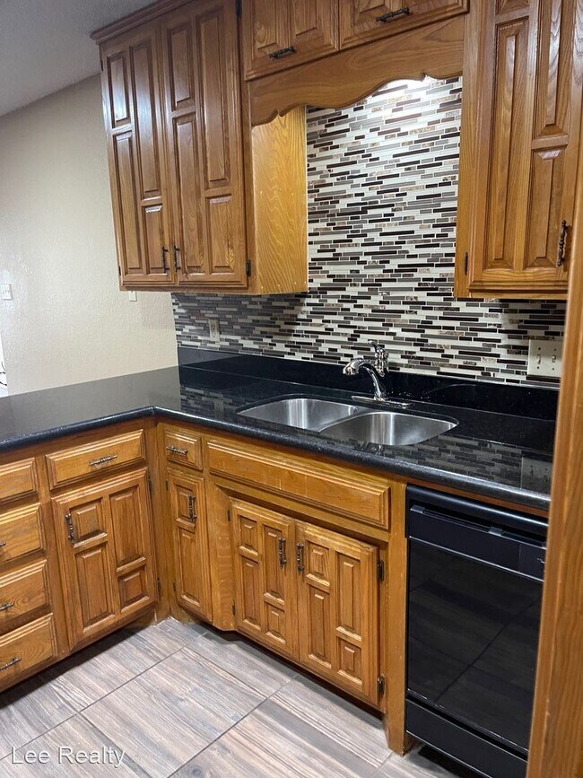 Foto del edificio - 2 br, 2 bath House - 1128 REDBUD  AVE.