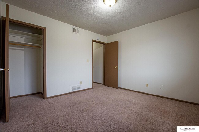 Foto del edificio - 8252 S 48th St