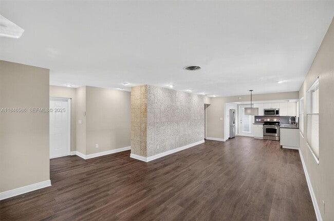 Foto del edificio - 539 Menendez Ave