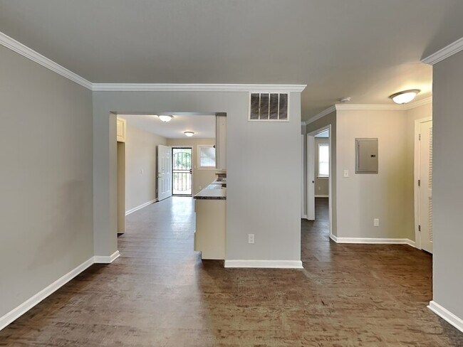 Foto del edificio - 7745 Madrid Ave