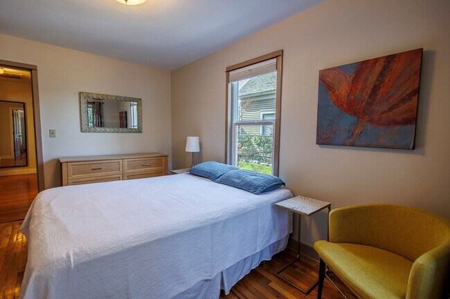 Building Photo - Oakdale Cottage:  Charming 1900's complete...