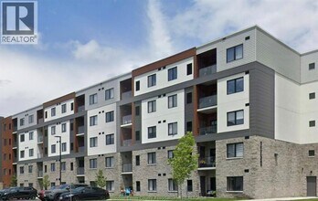 Building Photo - 2550 Sandwich W Pkwy