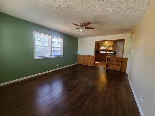 Building Photo - 3041 Forest Dr