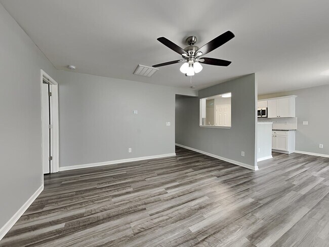 Building Photo - 1231 Maple Ridge Dr