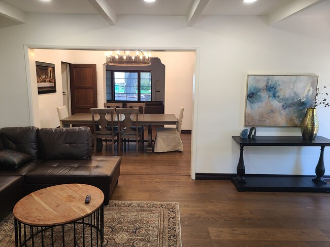 Foto del edificio - 359 Heather Heights Ct