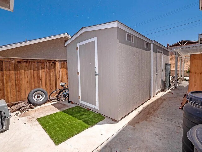 Free Storage! - 4207 Rimcrest Dr