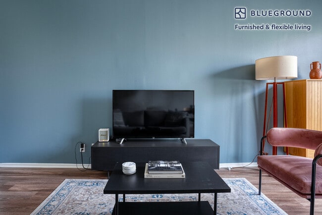 Building Photo - 467 S Arnaz Dr