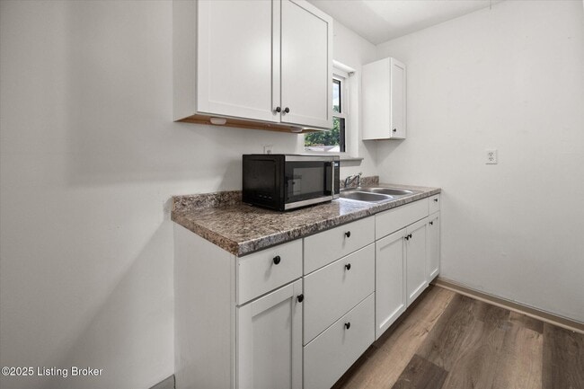 Building Photo - 5417 Cedarwood Dr
