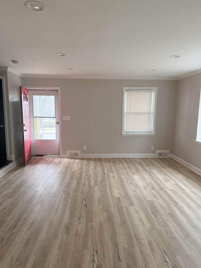 Building Photo - 1416 E Cold Spring Ln