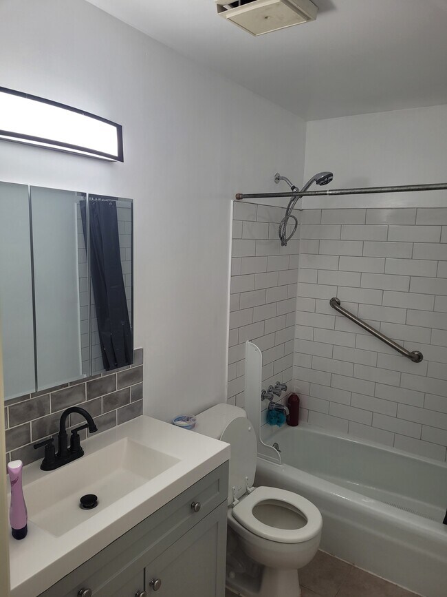 Building Photo - 5400 La Moya Ave