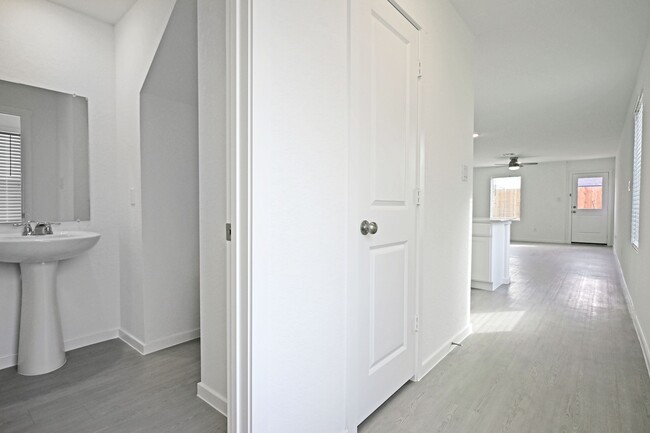 Foto del edificio - 7530 India Star