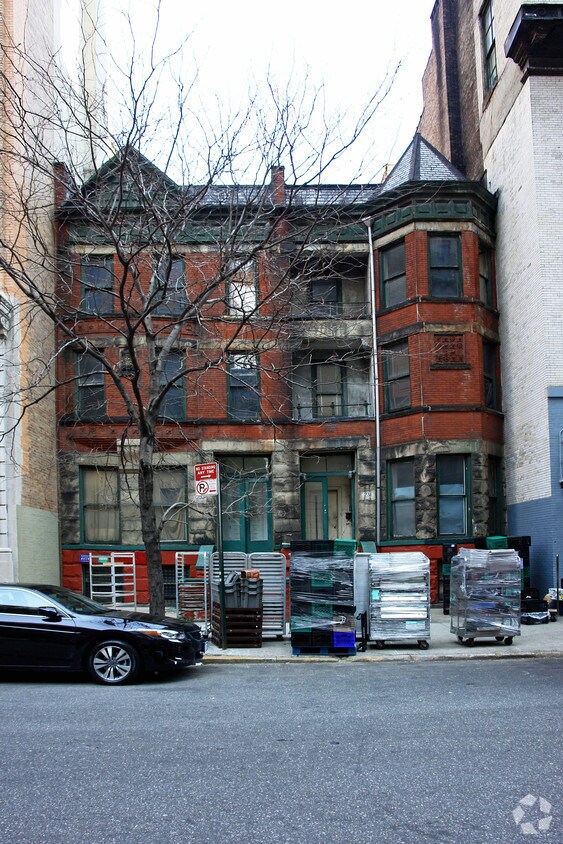 Building View - 231-233 W 74th St