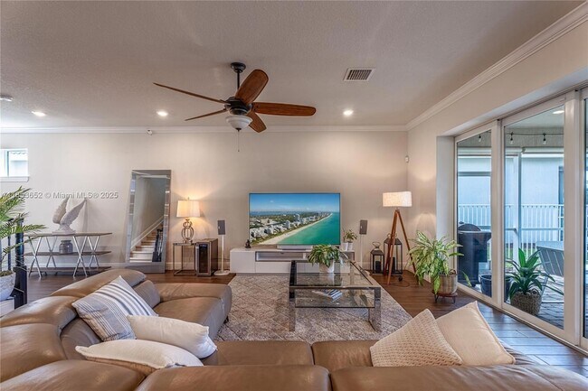 Foto del edificio - 4658 Greenway Dr