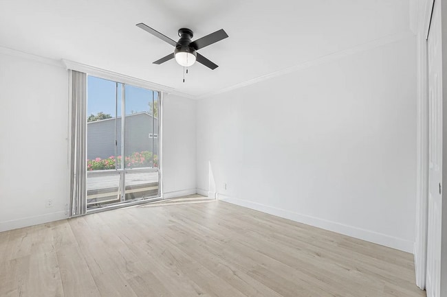 Building Photo - Welcome home to your beautiful starter hom...