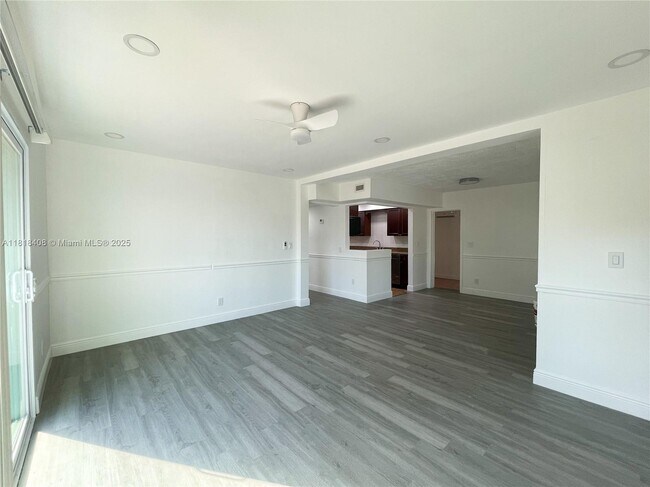 Building Photo - 7915 NW 73rd Ave