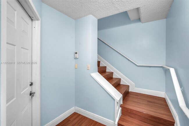 Foto del edificio - 2845 NE 185th St