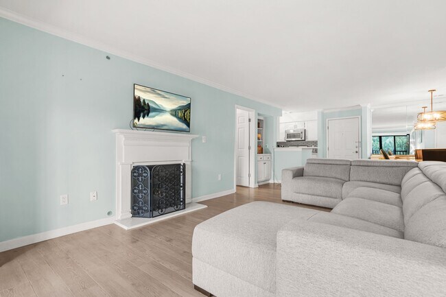 Building Photo - 27404 Plantation Dr NE
