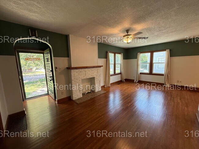 Foto del edificio - $1100 - 2 bedroom/ 1 bathroom - Gorgeous Single Family Home