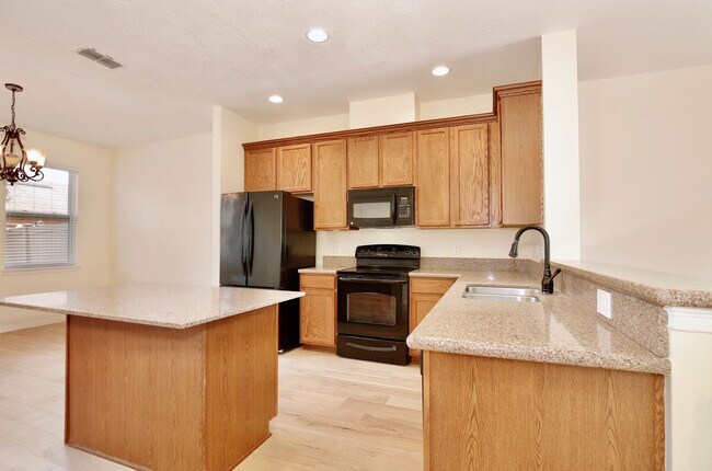 Building Photo - Beautiful 3/2.5 Spacious Townhome with a P...