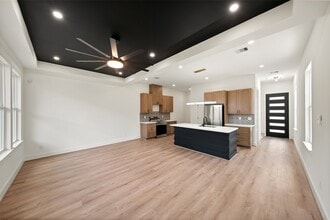 Building Photo - 307 Quitman St