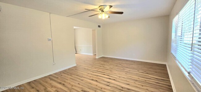 Foto del edificio - 4390 Herschel St