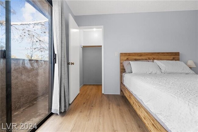 Foto del edificio - 5263 Corinne Ct