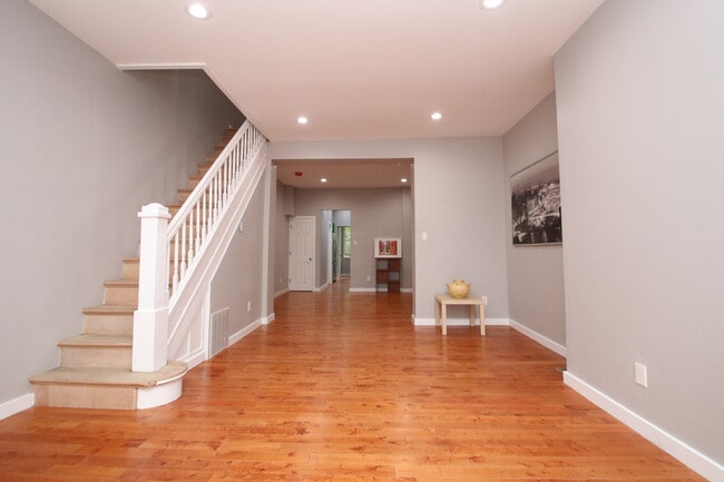 Building Photo - 3831 N Sydenham St
