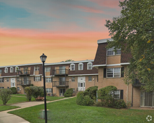 Primary Photo - Parkside Apartments