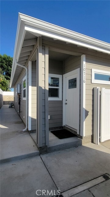 Building Photo - 10716 Valley View Ave