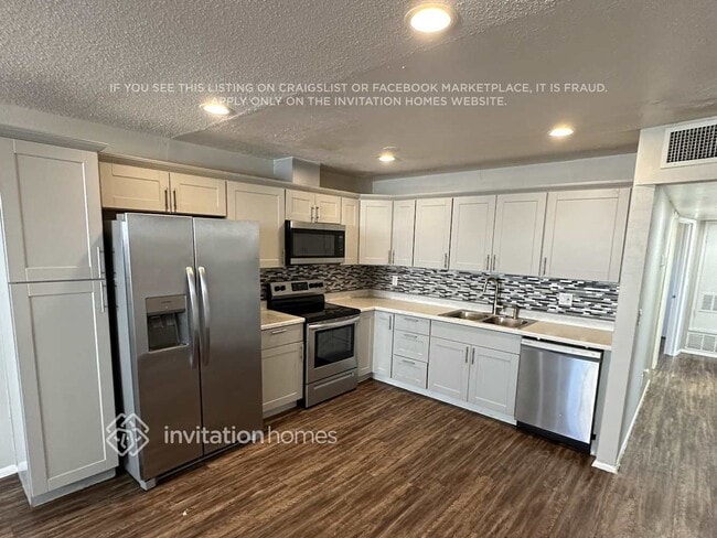 Building Photo - 3146 W Cactus Rd