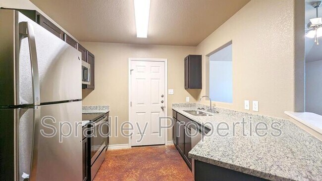 Building Photo - 1008 Kerr Ct
