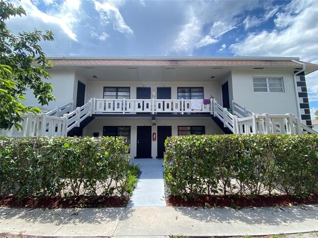 Building Photo - 5920 NW 16th Pl