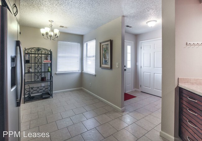 Building Photo - 305 Wimbledon Dr