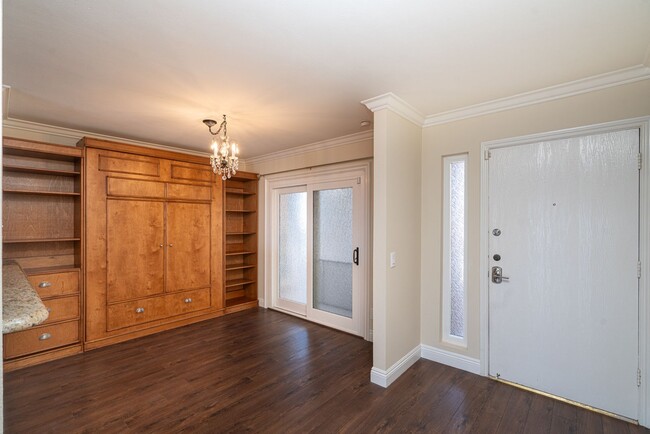Building Photo - 2 BD/2 BA Condo with Oceanviews