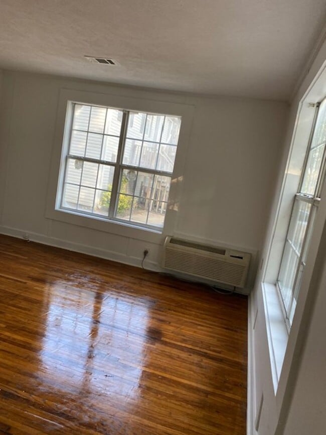 Foto del edificio - Renovated 1 Bedroom 1 Bath Unit for Rent!
