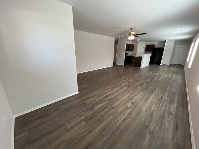 Building Photo - *Pre-leasing* NEWER Three Bedroom | Two Ba...