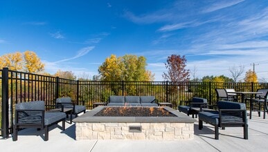 Building Photo - HUB13