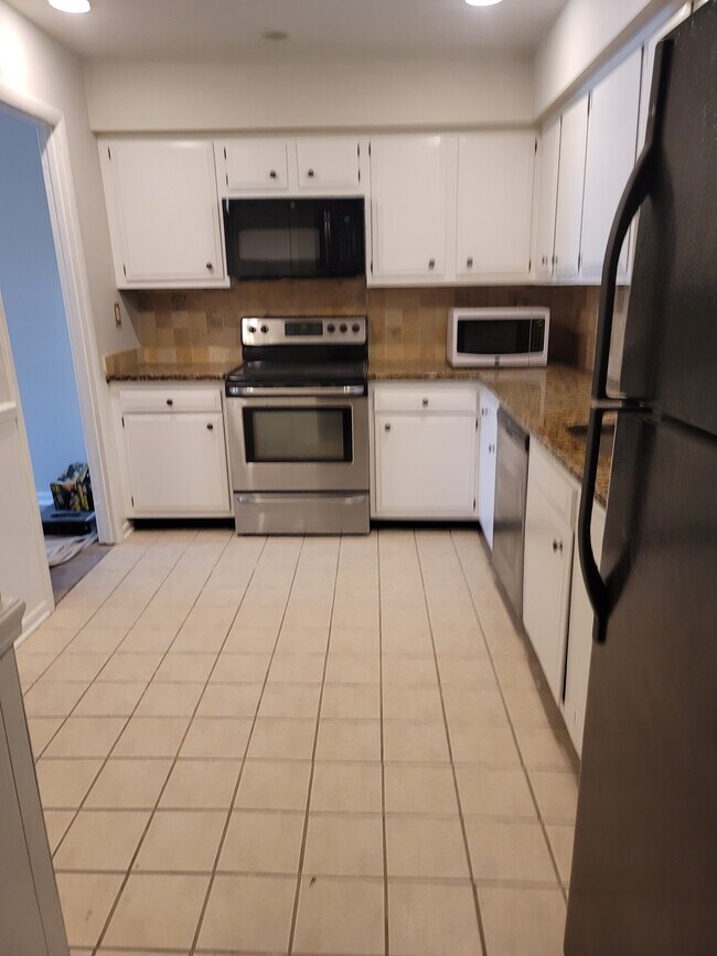 Kitchen - 104 Summit House