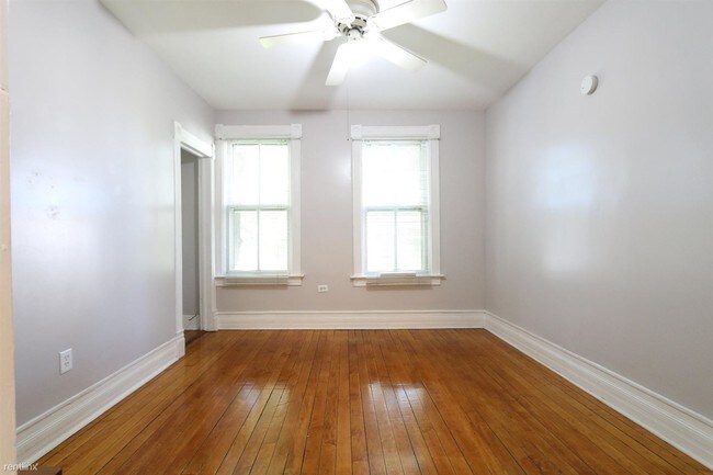 Foto del edificio - 1 br, 1 bath Apartment - 2124 W 18th Pl # 2R