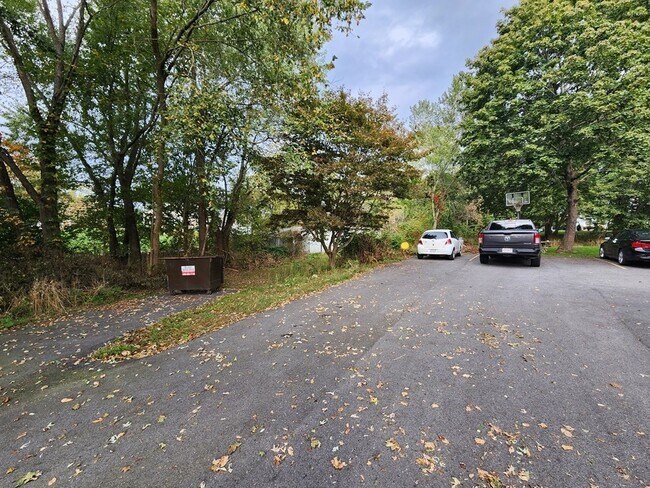 Foto del edificio - 359 Village St