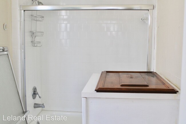 Building Photo - 1 br, 1 bath House - 401 25th Street #3