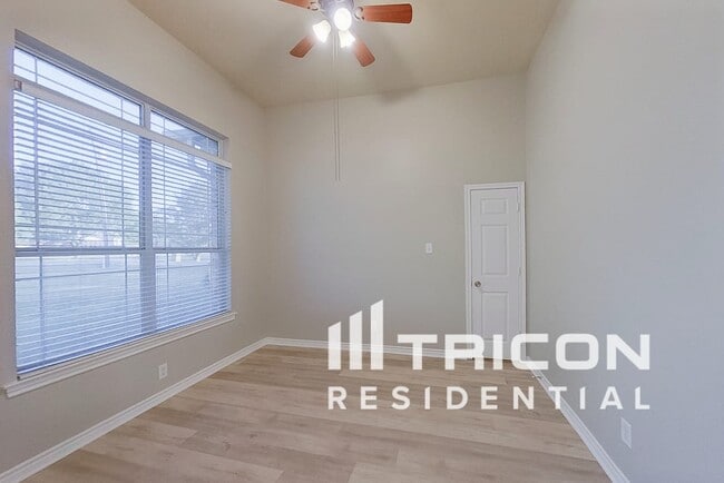 Building Photo - 116 Fox Trail