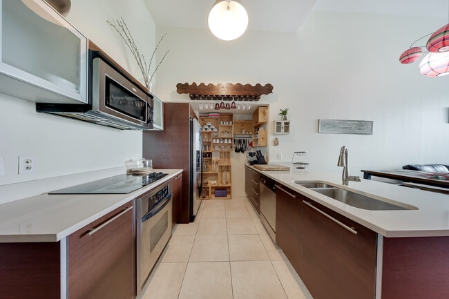 Foto del edificio - 1900 N Bayshore Dr