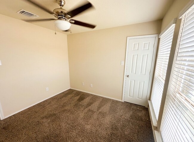 Foto del edificio - AVAILABLE NOW;APPLY ON OUR WEBSITE TODAY!!!