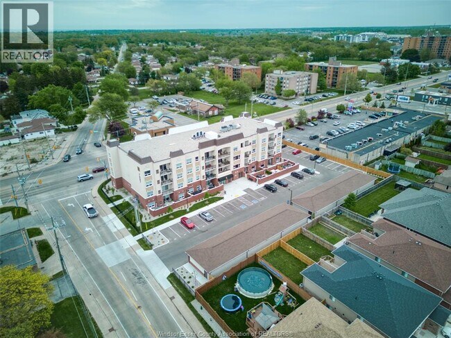 Photo du bâtiment - 7887 Edgar St