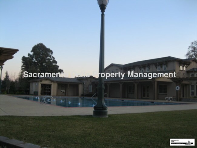 Building Photo - 390 Regatta Ln