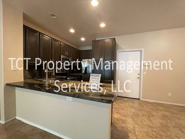 Foto del edificio - Gorgeous 2 Bedroom Townhome in Gate Commun...